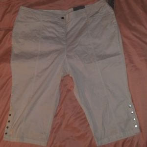 JM collection Capri pants